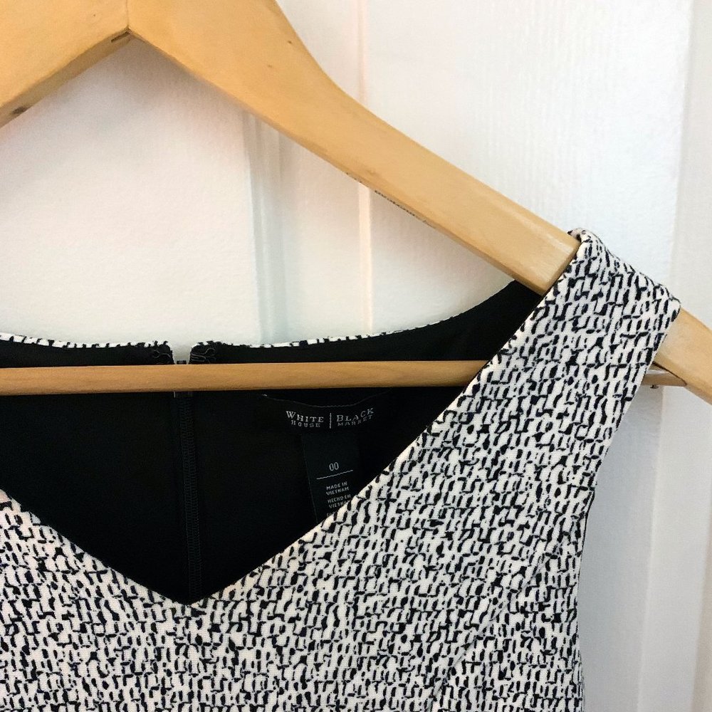 White House Black Market Black and White V-Pattern Dress Size 00